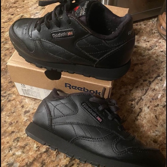 Little boy Reebok’s size 10c - Picture 2 of 3